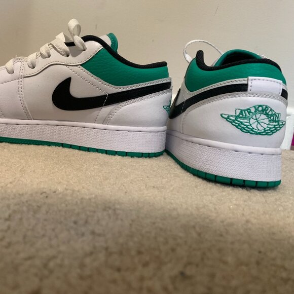 Nike Air Jordan 1 Low Stadium Green/White/Black 5.5Y (7W) - Picture 5 of 9